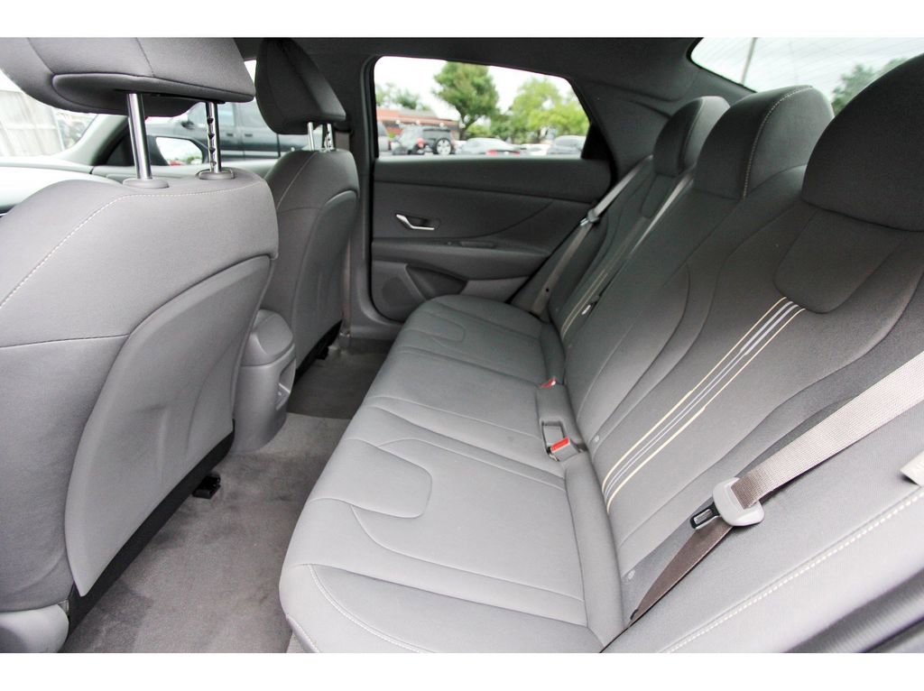 Certified 2025 Hyundai Elantra Sport image 14