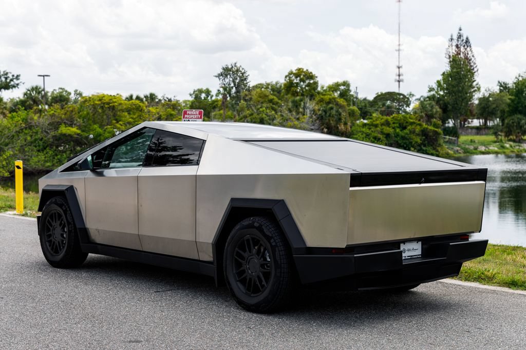Used 2025 Tesla Cybertruck AWD Crew Cab image 5