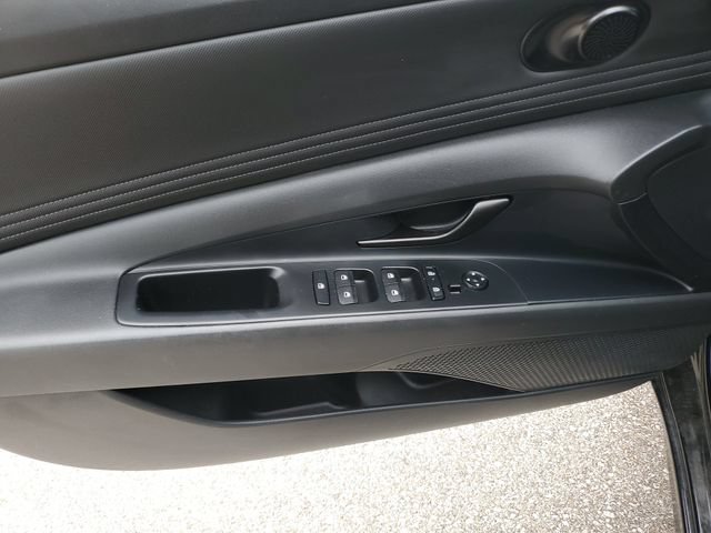 Certified 2025 Hyundai Elantra SEL FWD image 19
