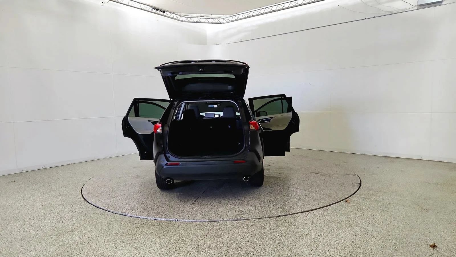 Used 2024 Toyota RAV4 XLE FWD image 32