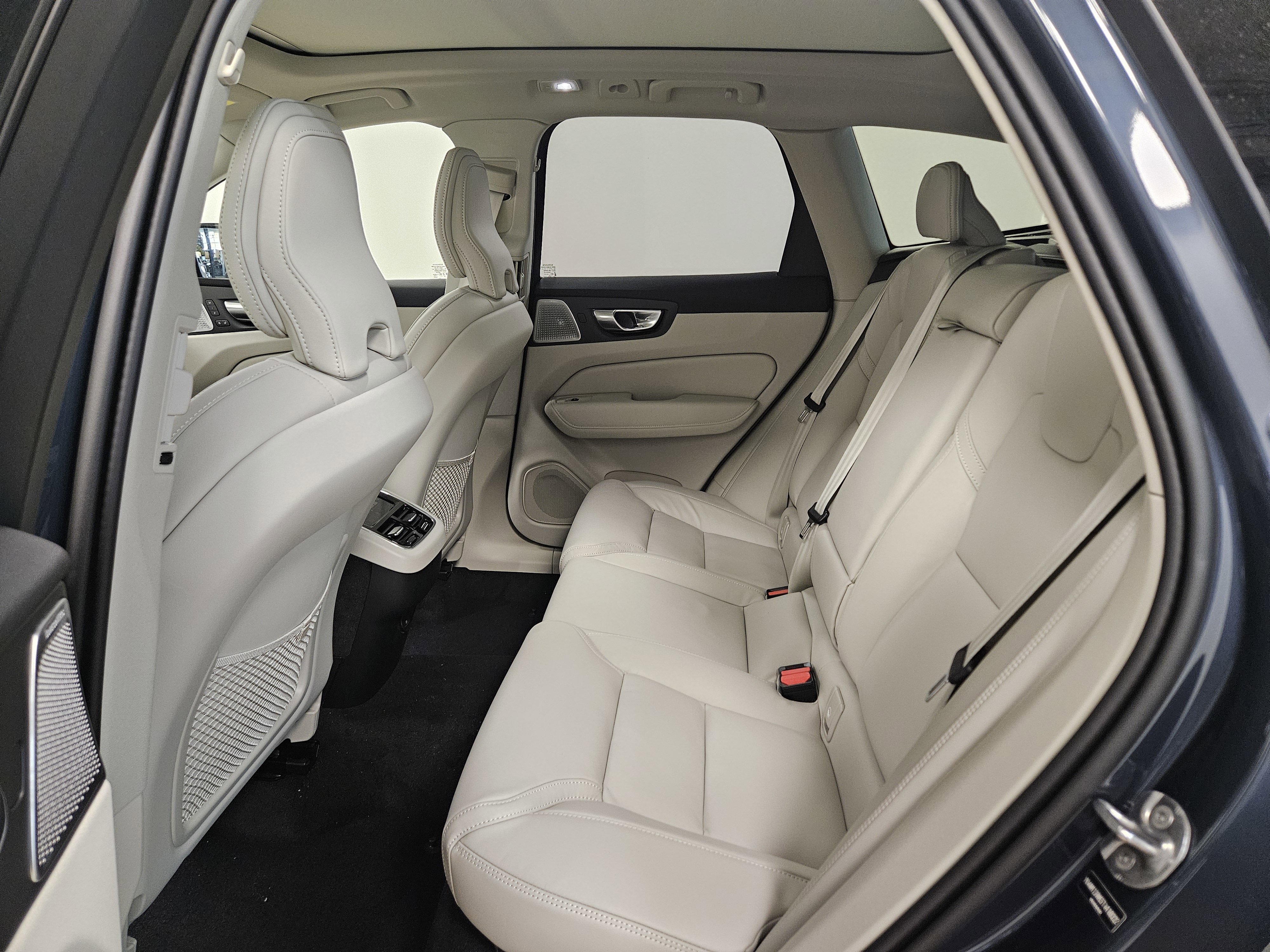 New 2026 Volvo XC60 B5 Ultra w/ Climate Package AWD/4WD image 12
