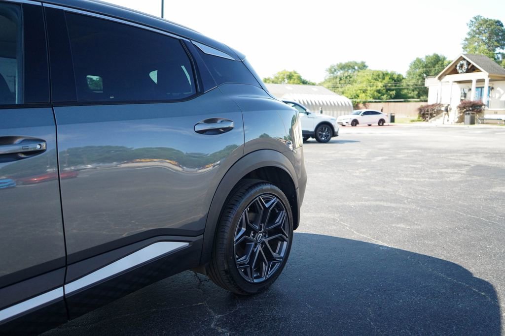 Used 2025 Nissan Kicks SR w/ SR Premium Package AWD/4WD image 22