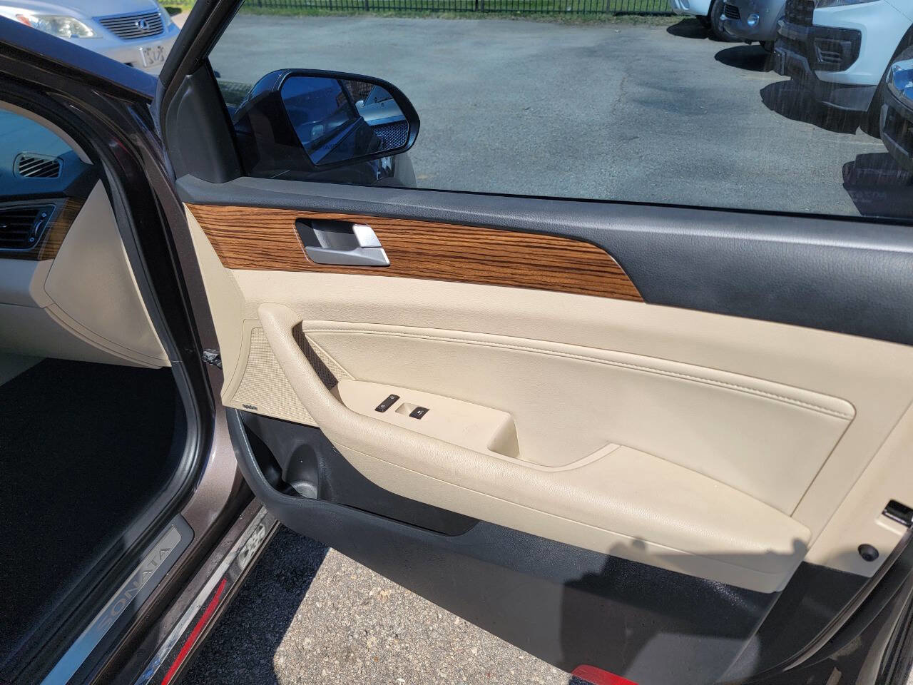 Used 2017 Hyundai Sonata Limited w/ Tech Package 03 image 25