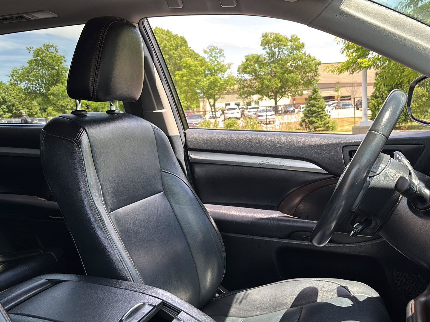 Used 2019 Toyota Highlander XLE AWD/4WD image 16