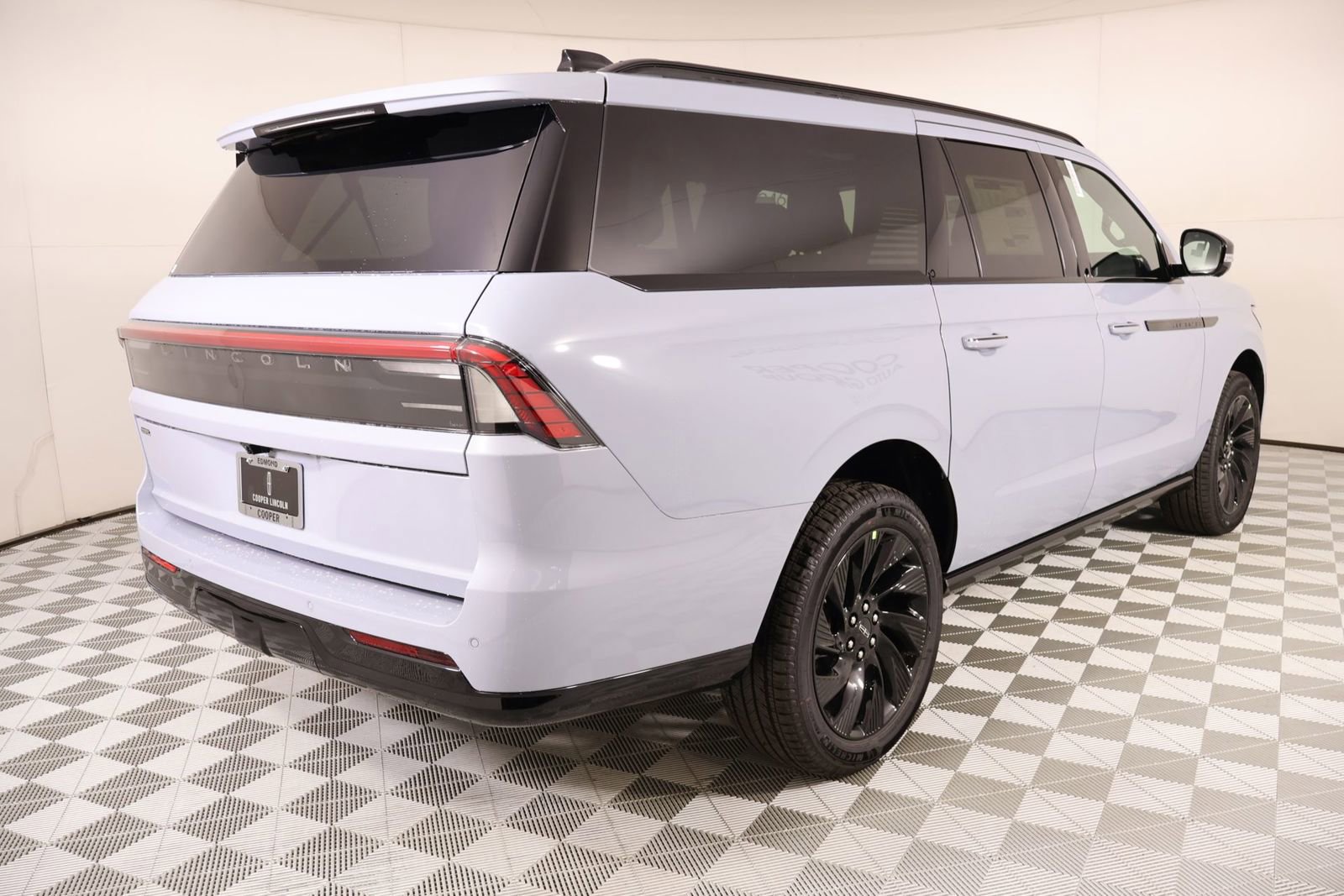 New 2026 Lincoln Navigator L Reserve w/ Jet Appearance Package AWD/4WD image 23