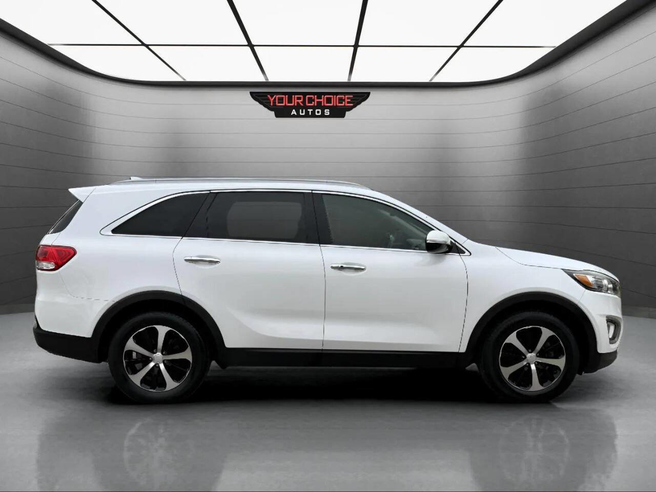 Used 2017 Kia Sorento EX w/ EX Premium Package image 4