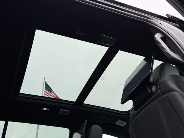 Used 2026 Cadillac Escalade Platinum Sport image 7