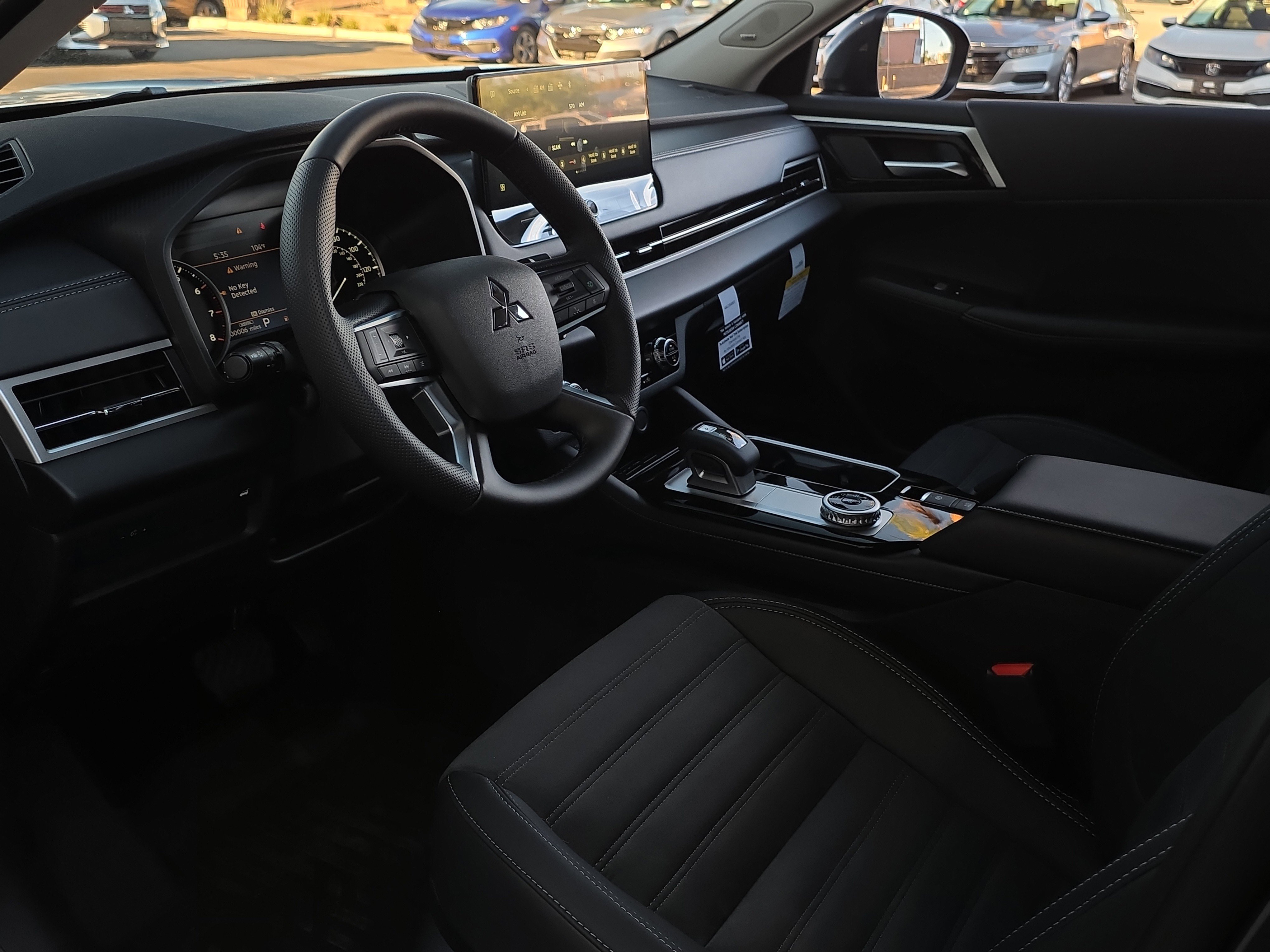 New 2025 Mitsubishi Outlander SE image 8