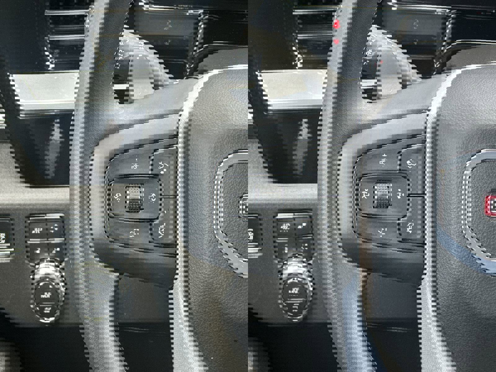 Used 2025 GMC Sierra 1500 SLT w/ SLT Premium Plus Package image 20