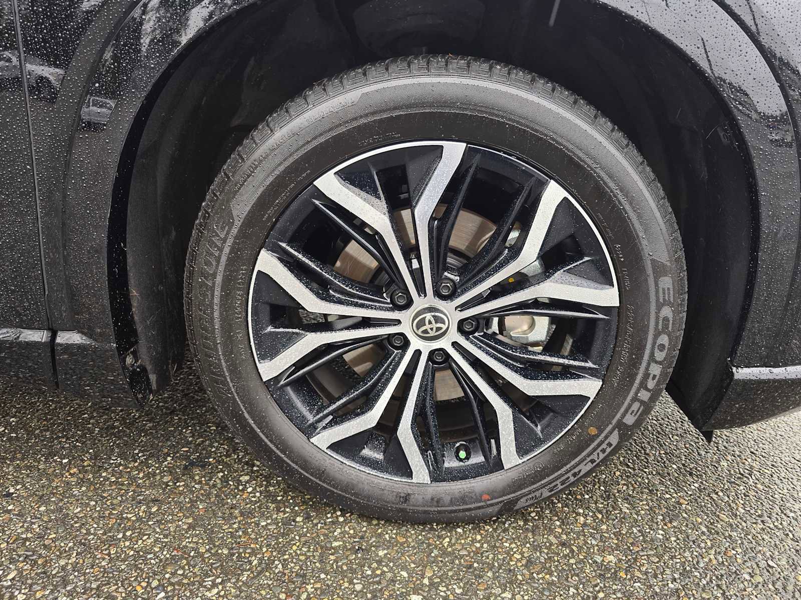 Used 2025 Toyota Crown Signia XLE image 9