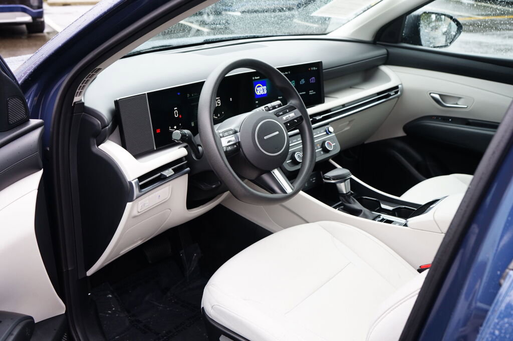 Certified 2025 Hyundai Tucson SE FWD image 11