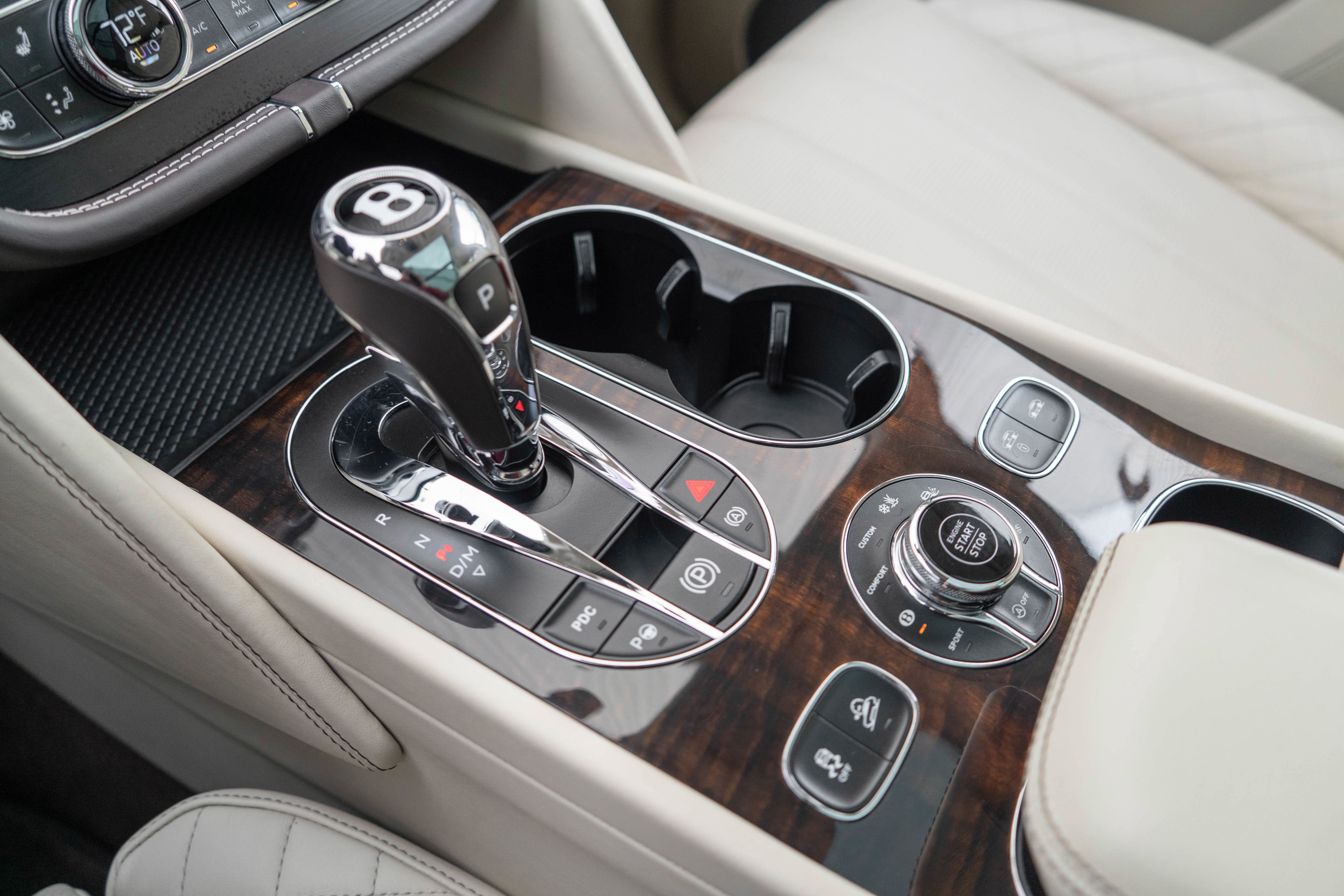 Used 2017 Bentley Bentayga image 24