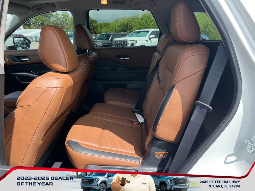 Used 2022 Nissan Pathfinder Platinum w/ Cargo Package image 11