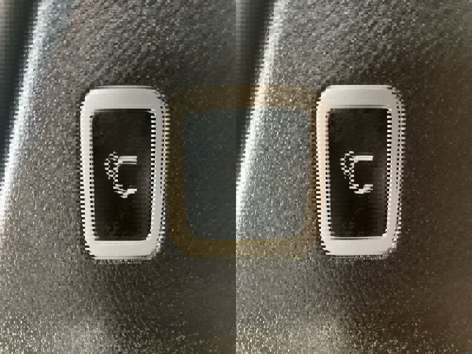 Used 2025 Chrysler Pacifica Limited image 32