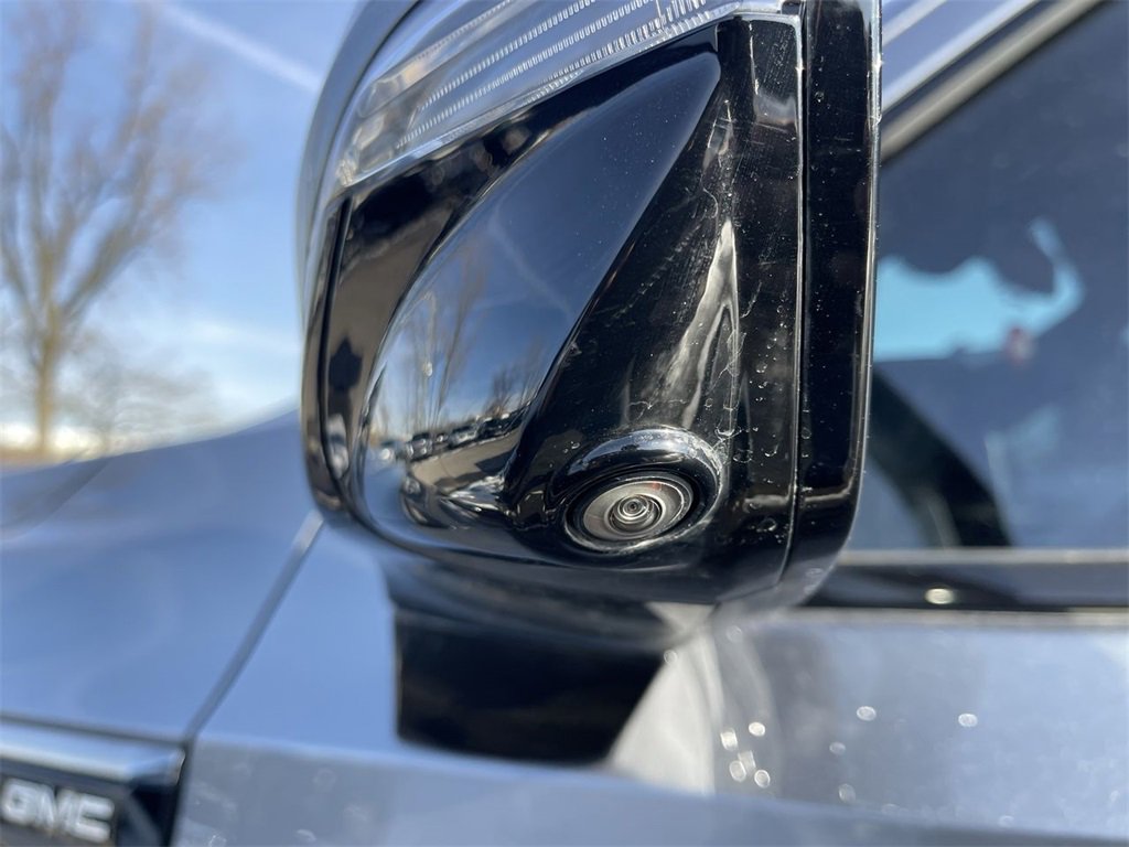 Used 2021 GMC Yukon AT4 w/ AT4 Premium Plus Package image 3