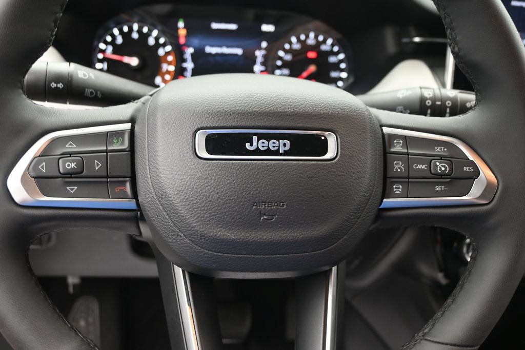 Used 2025 Jeep Compass Limited AWD/4WD image 30