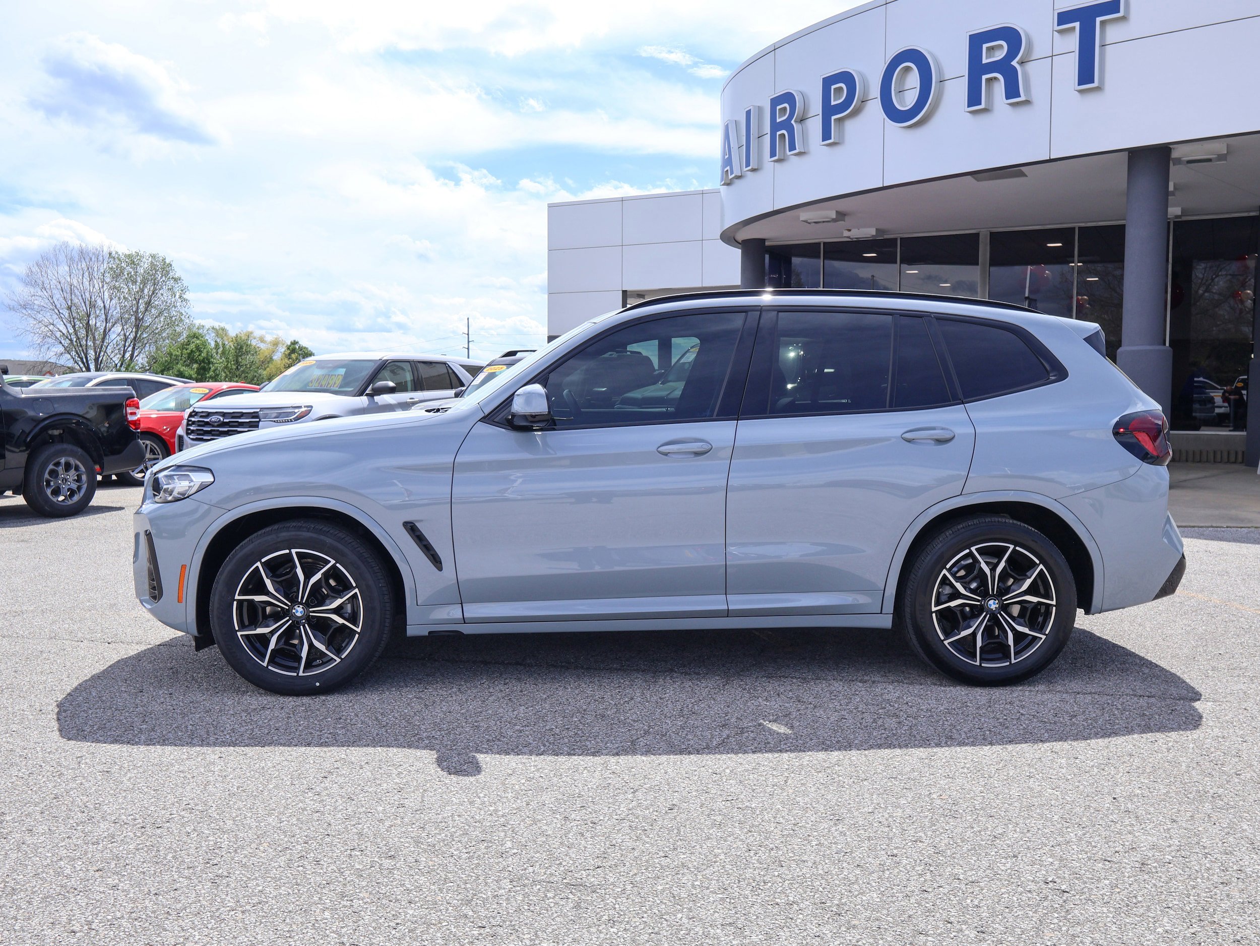 Used 2024 BMW X3 xDrive30i w/ Premium Package AWD/4WD image 2