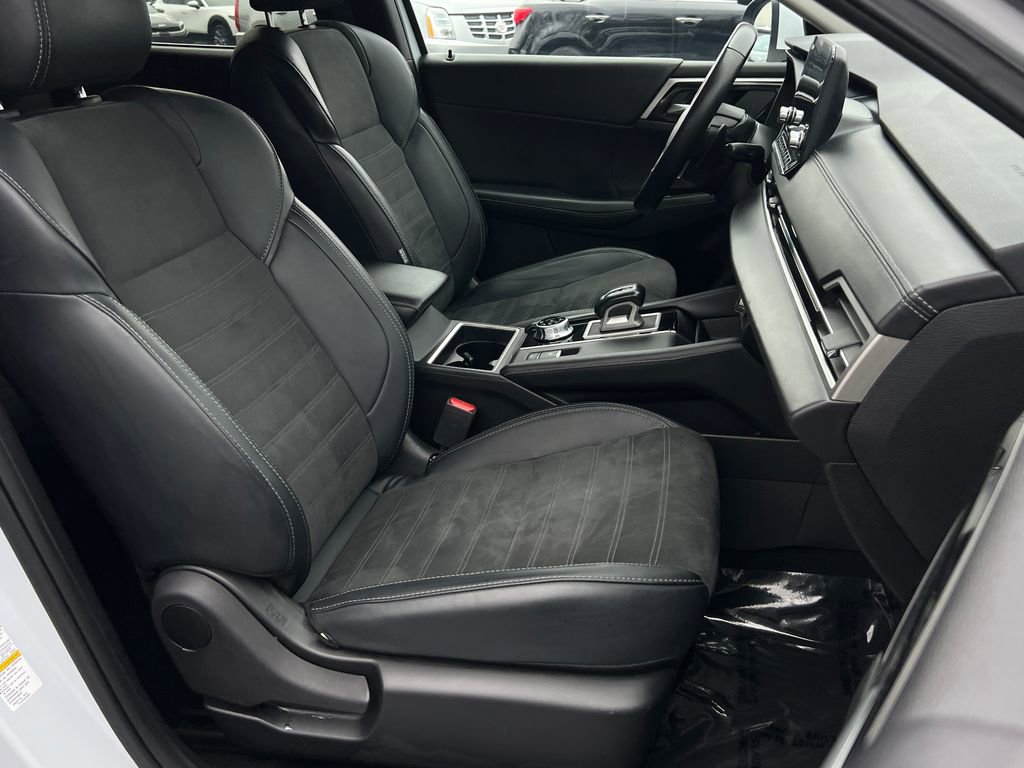 Used 2024 Mitsubishi Outlander SE image 11