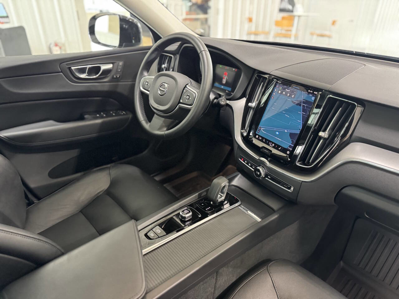 Used 2024 Volvo XC60 B5 Core AWD/4WD image 17