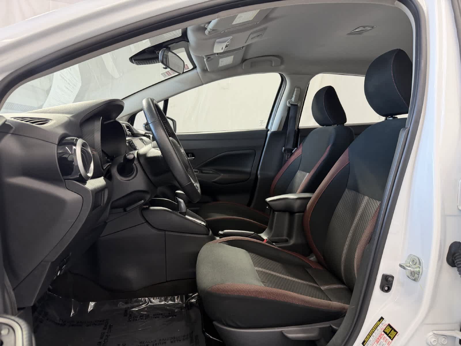 Used 2025 Nissan Versa SR FWD image 11