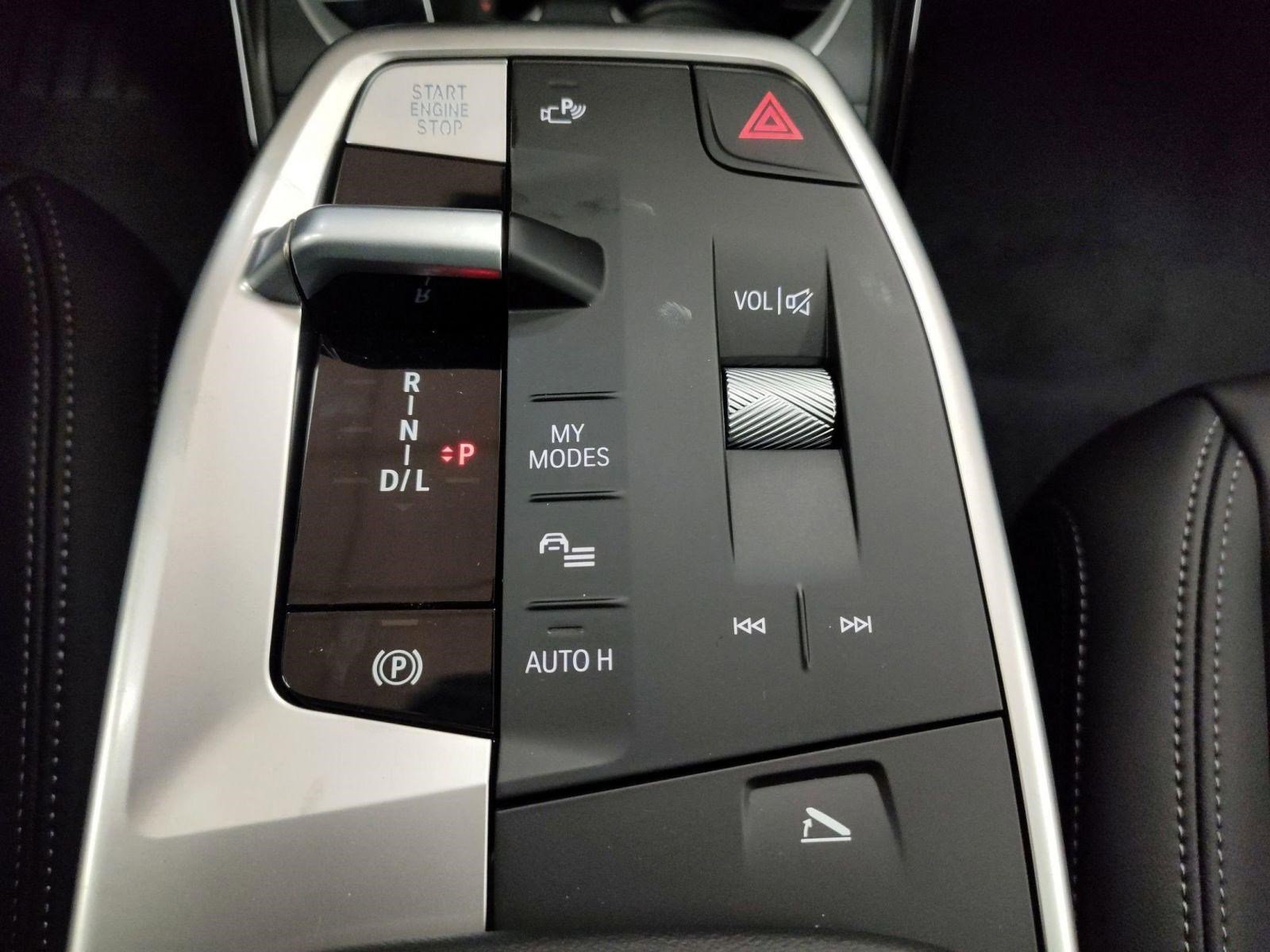 Used 2025 BMW X1 xDrive28i w/ Premium Package image 16