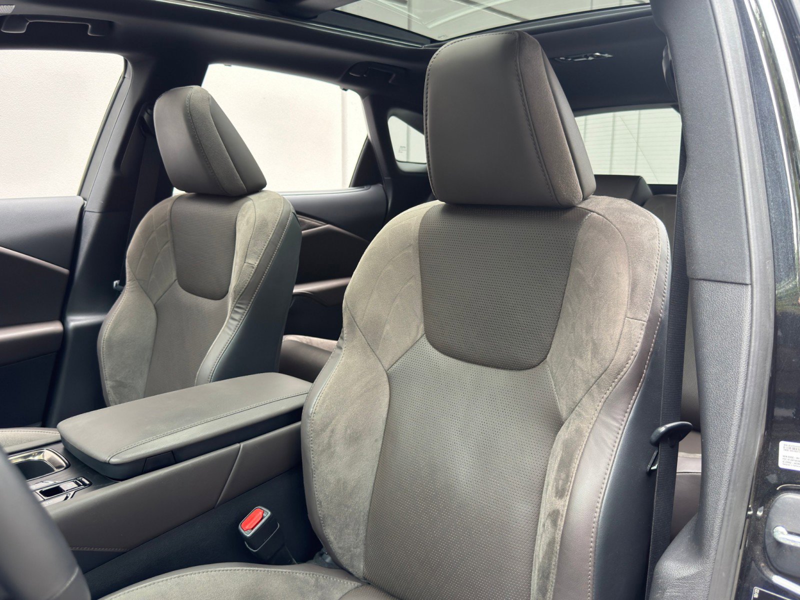 Used 2023 Lexus RX 350 w/ Luxury Package image 40