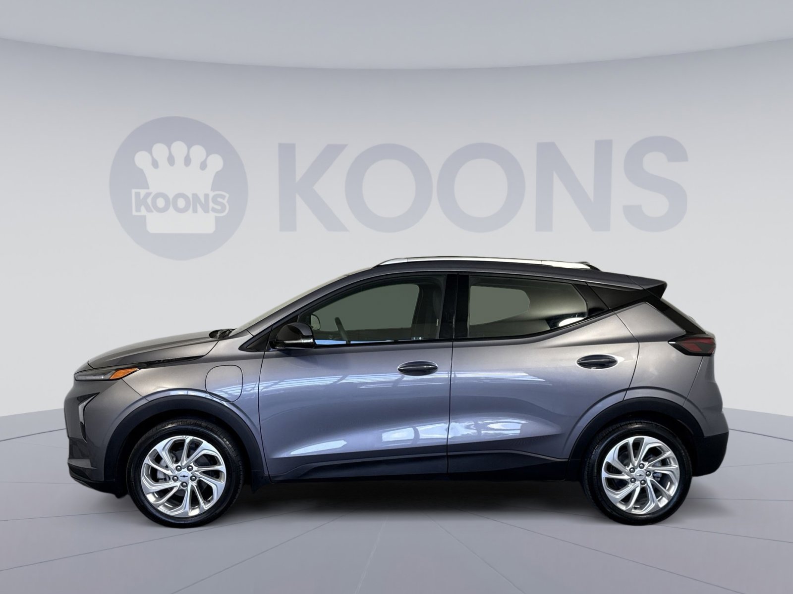 Used 2023 Chevrolet Bolt EUV LT FWD image 2
