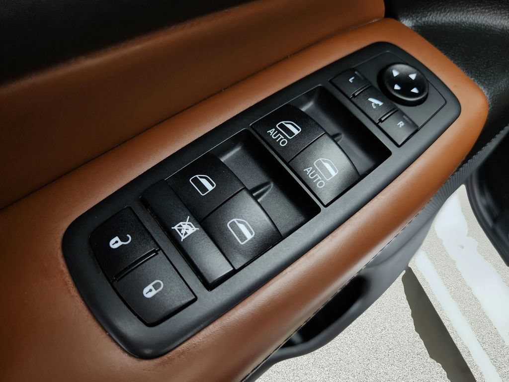 Used 2021 Jeep Grand Cherokee Overland AWD/4WD image 27