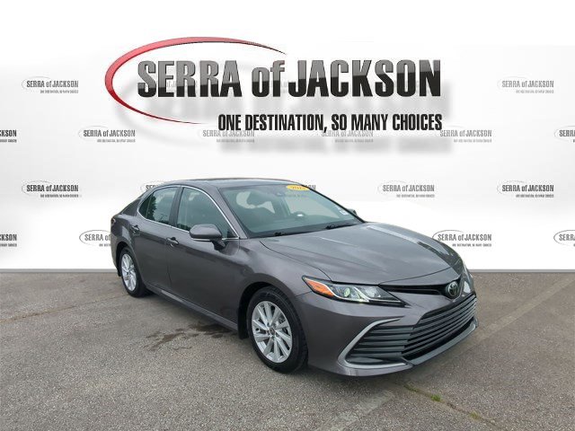 Used 2022 Toyota Camry LE w/ Convenience Package FWD image 2