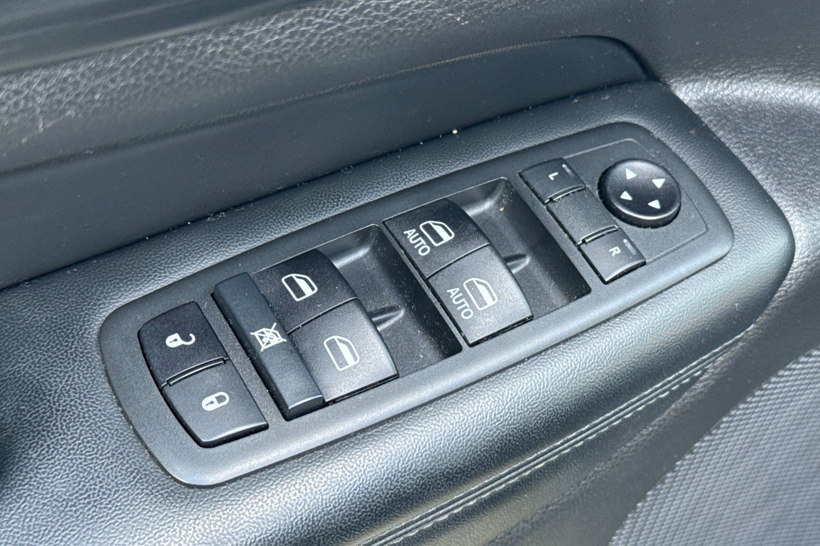 Used 2020 Jeep Grand Cherokee Altitude AWD/4WD image 14