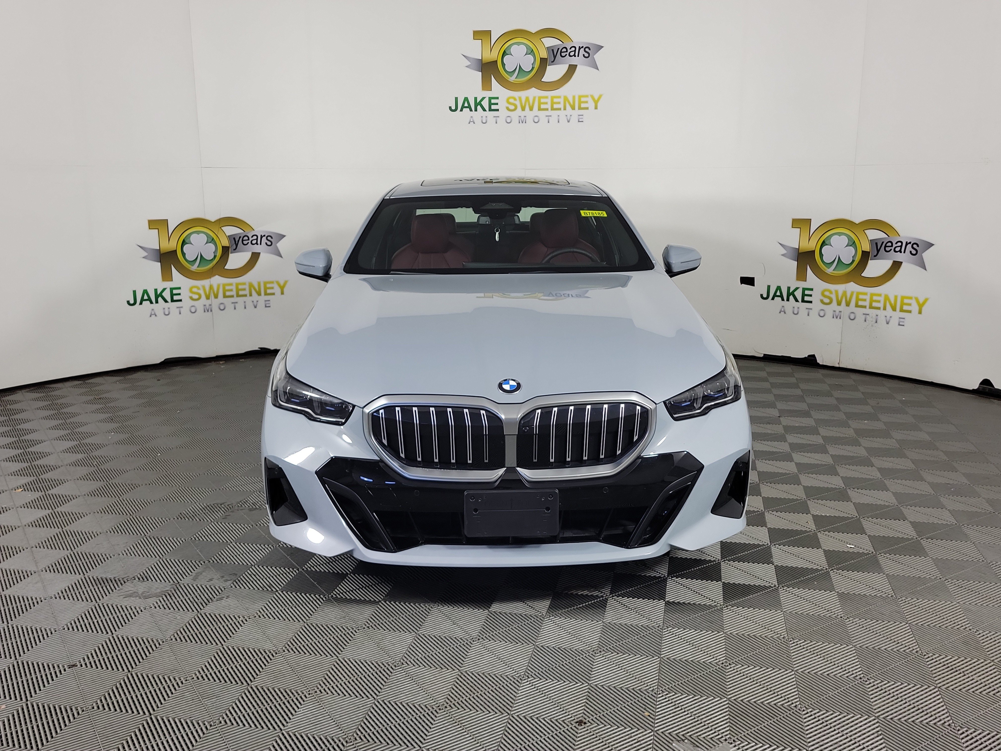 Used 2026 BMW 540i xDrive w/ M Sport Package AWD/4WD image 2
