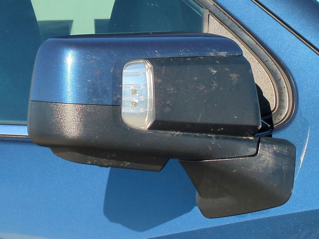 Used 2019 Chevrolet Silverado 1500 High Country w/ Technology Package image 12