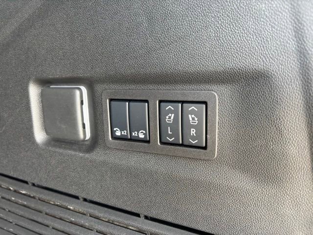 Certified 2025 GMC Yukon XL Denali image 23