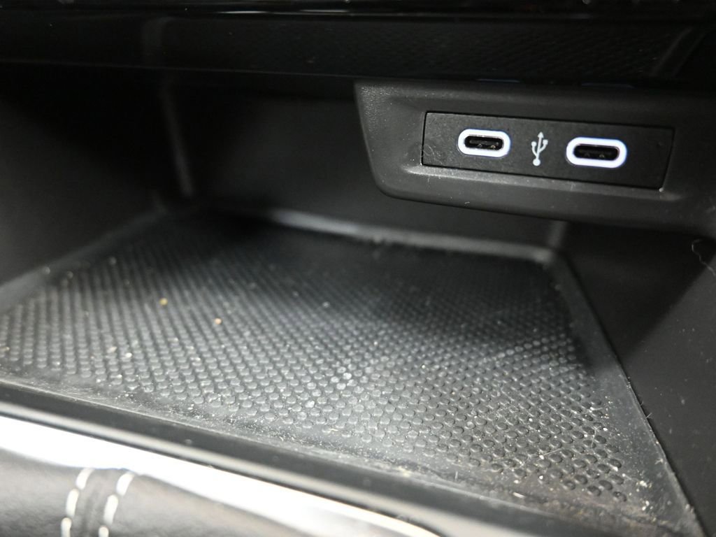 Used 2023 Volkswagen Jetta SE w/ Black Wheel Package image 33