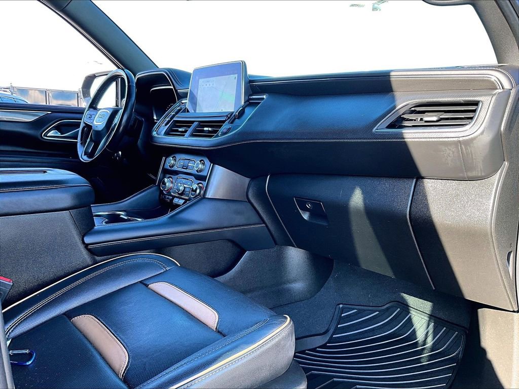 Used 2022 GMC Yukon XL AT4 image 13
