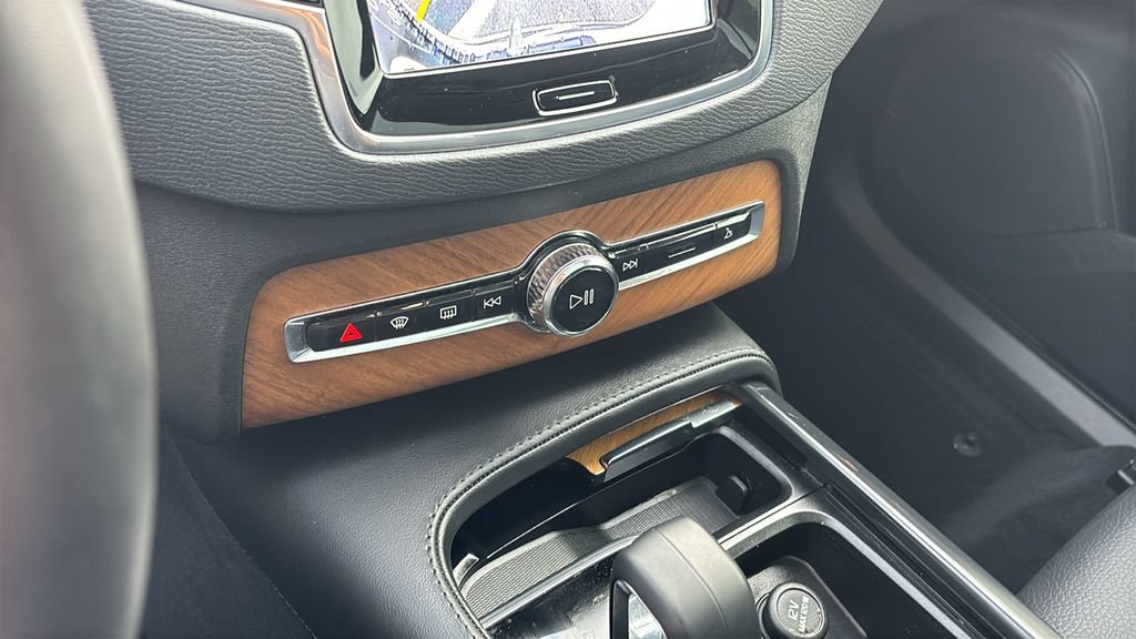 Certified 2025 Volvo XC90 T8 Plus w/ Protection Package AWD/4WD image 20