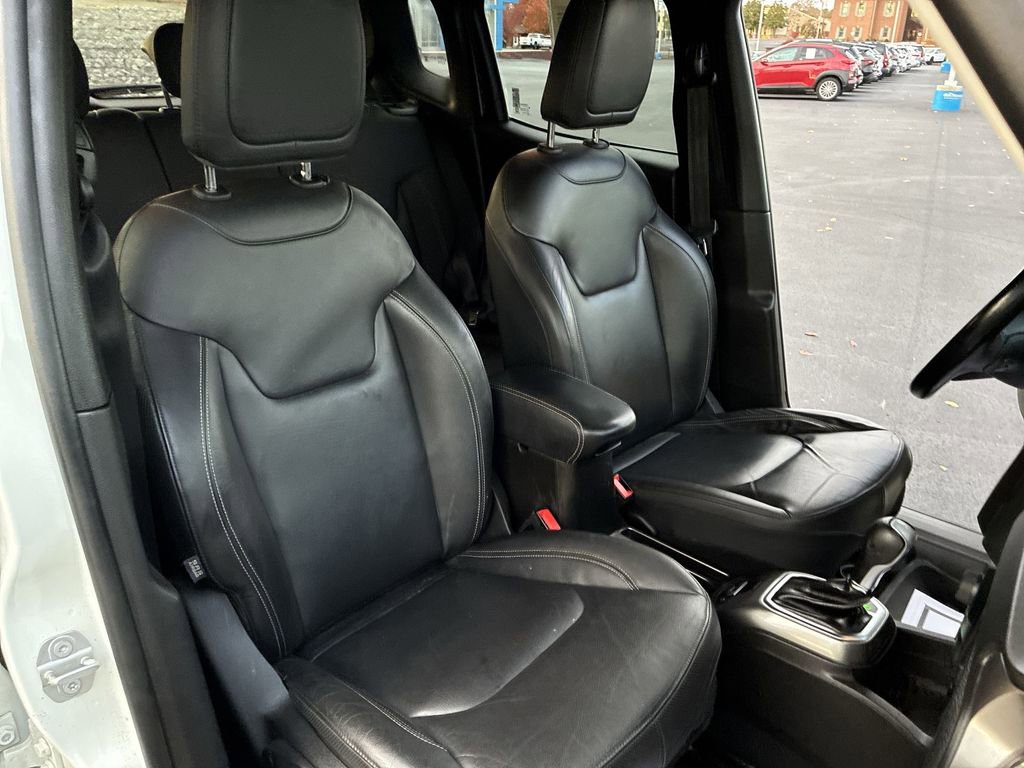 Used 2020 Jeep Renegade Limited image 22