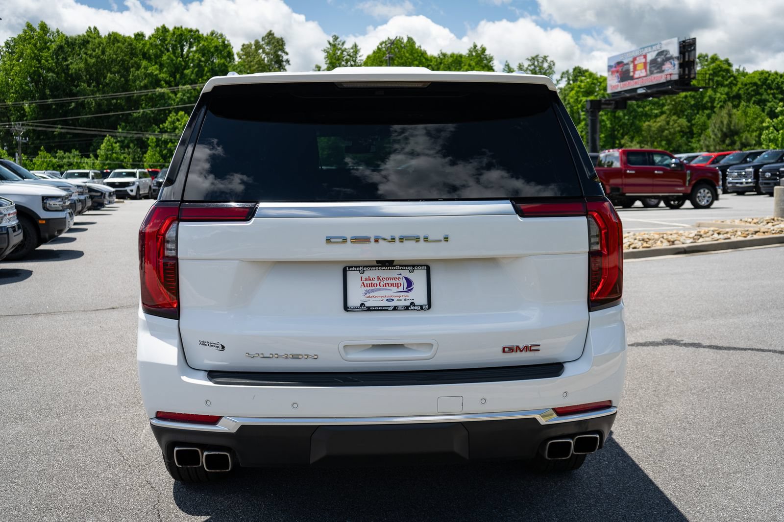 Used 2025 GMC Yukon XL Denali AWD/4WD image 8