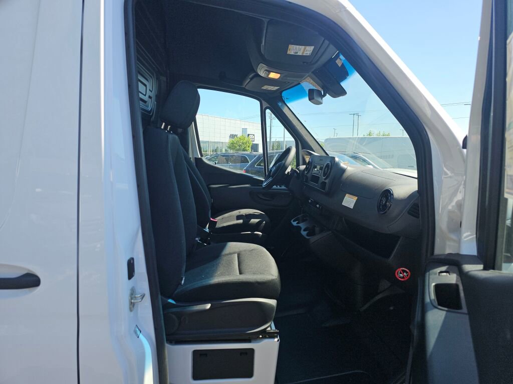 New 2024 Mercedes-Benz Sprinter 144 Cargo image 16