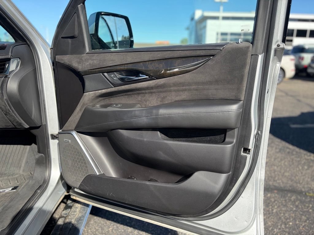 Used 2020 Cadillac Escalade Platinum AWD/4WD image 20