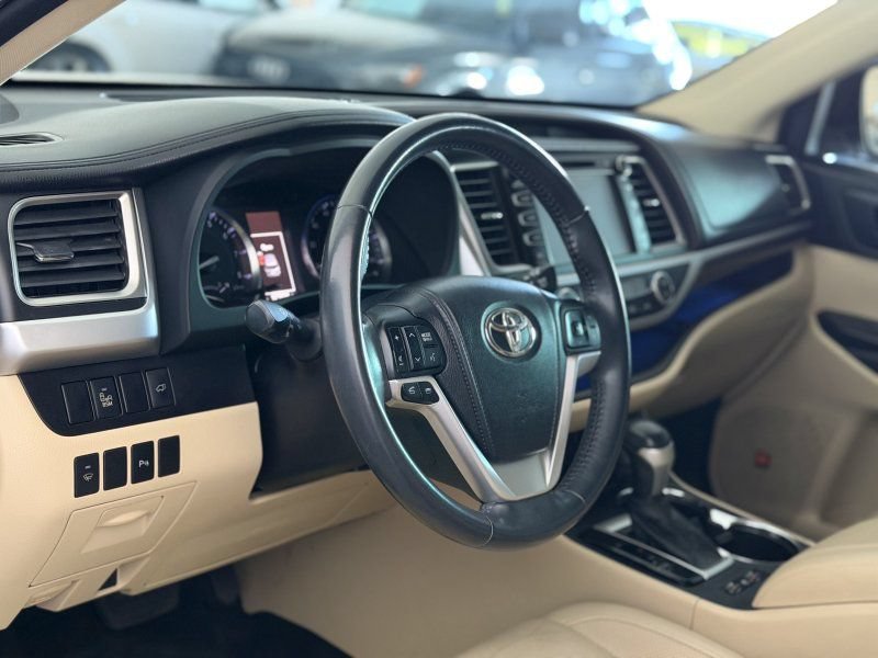 Used 2014 Toyota Highlander Limited FWD image 15