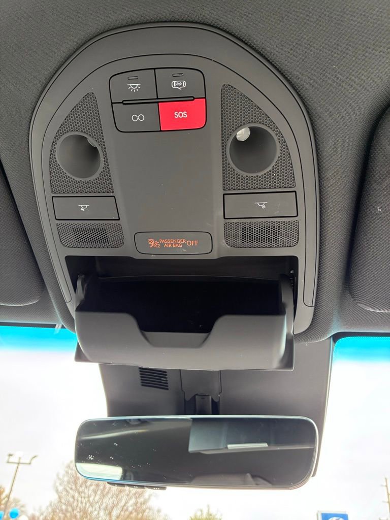 Used 2025 Genesis G70 2.5T image 40