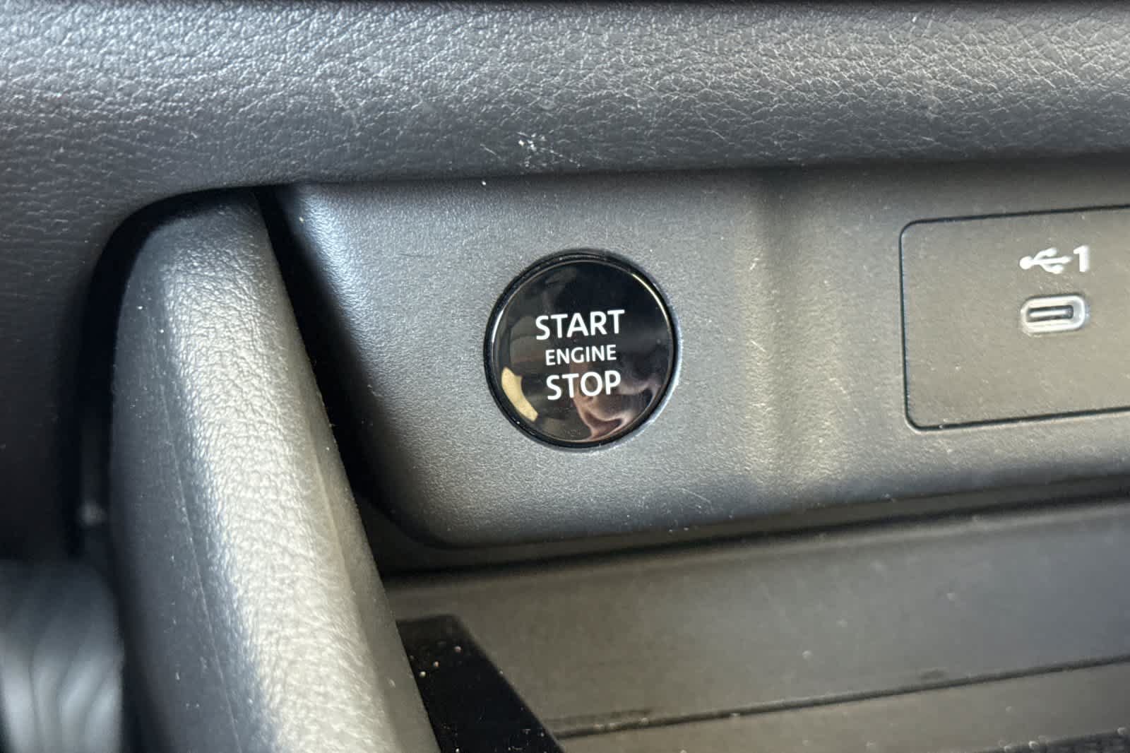 Used 2025 Nissan Rogue SV AWD/4WD image 25