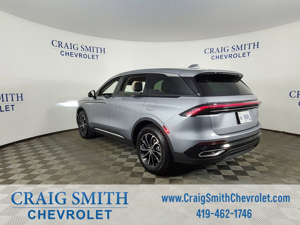 Used 2025 Lincoln Nautilus Premier image 11