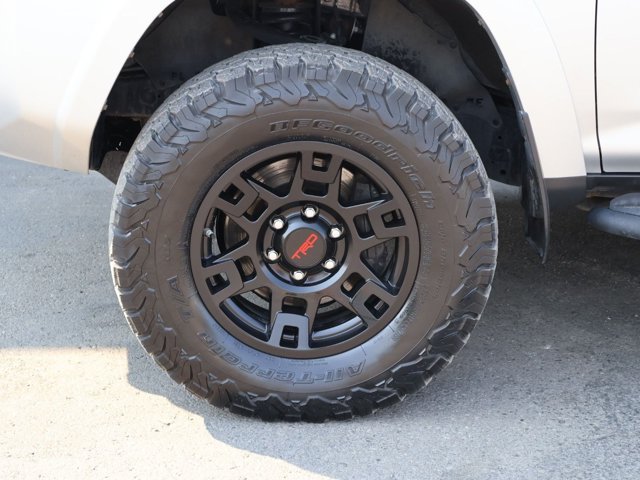 Used 2020 Toyota 4Runner TRD Off-Road Premium w/ Moonroof Package AWD/4WD image 29
