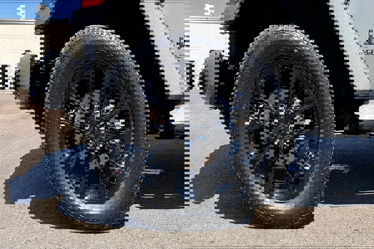 Used 2023 Jeep Gladiator Overland image 19