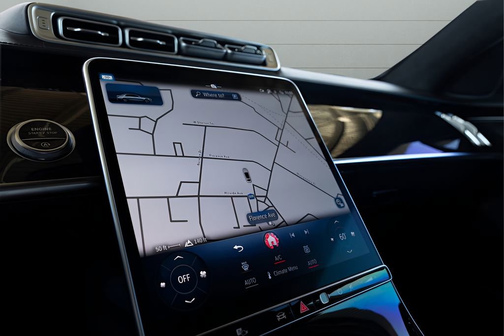 Used 2022 Mercedes-Benz S 580 4MATIC Sedan w/ AMG Line Package image 21