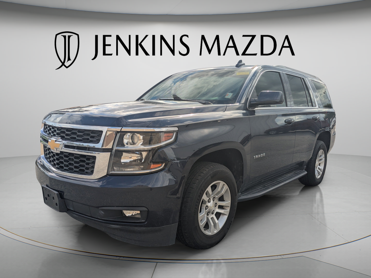 Used 2019 Chevrolet Tahoe LT w/ Luxury Package AWD/4WD image 3