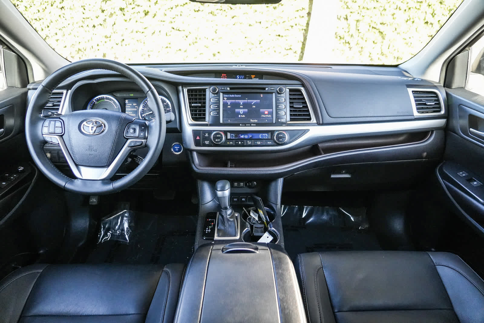 Used 2019 Toyota Highlander XLE w/ Carpet Mat Package (TMS) AWD/4WD image 12