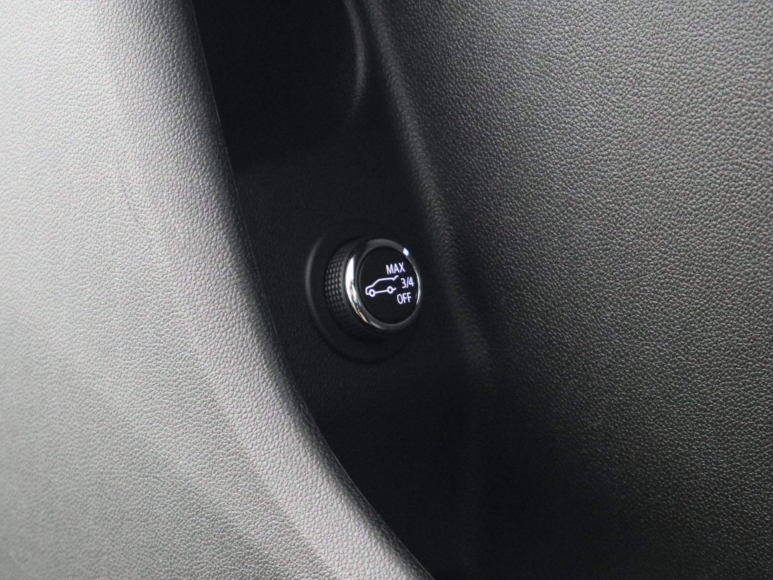 Used 2023 Cadillac XT4 Luxury w/ Cold Weather Package FWD image 36